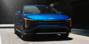 2025 Kia K4 Blue - Driving