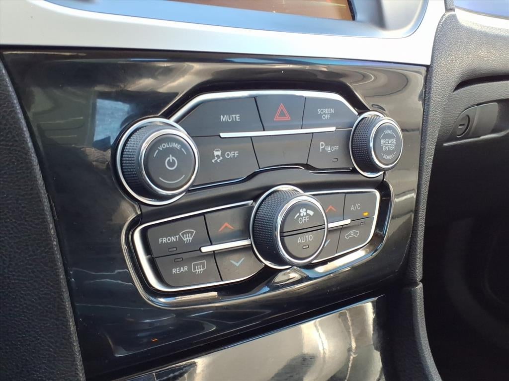 2023 Chrysler 300 Touring L