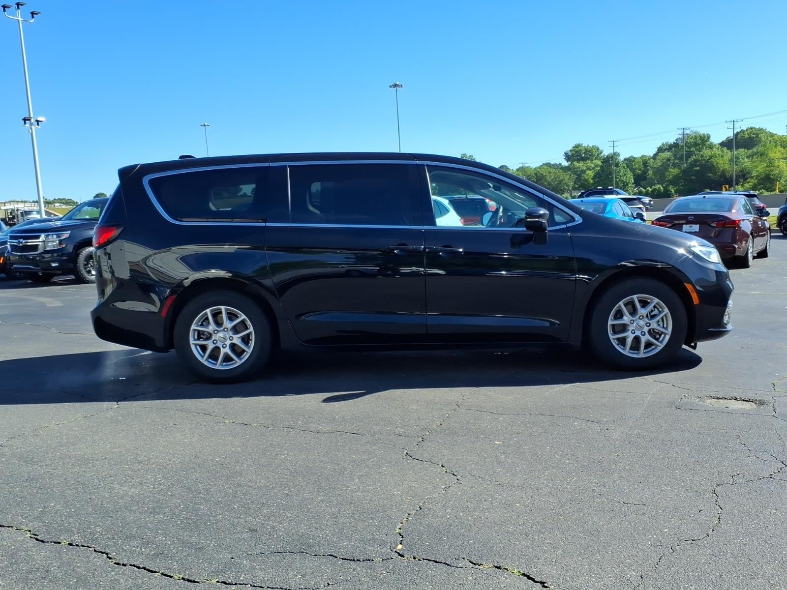 2024 Chrysler Pacifica Touring L