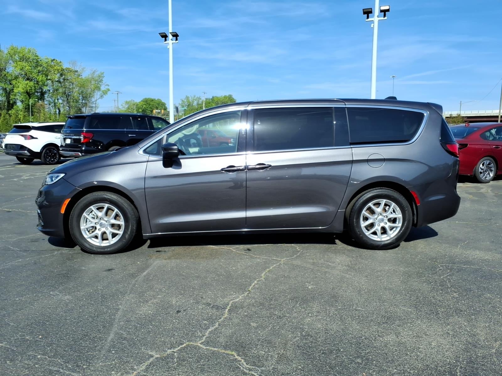 2023 Chrysler Pacifica Touring L