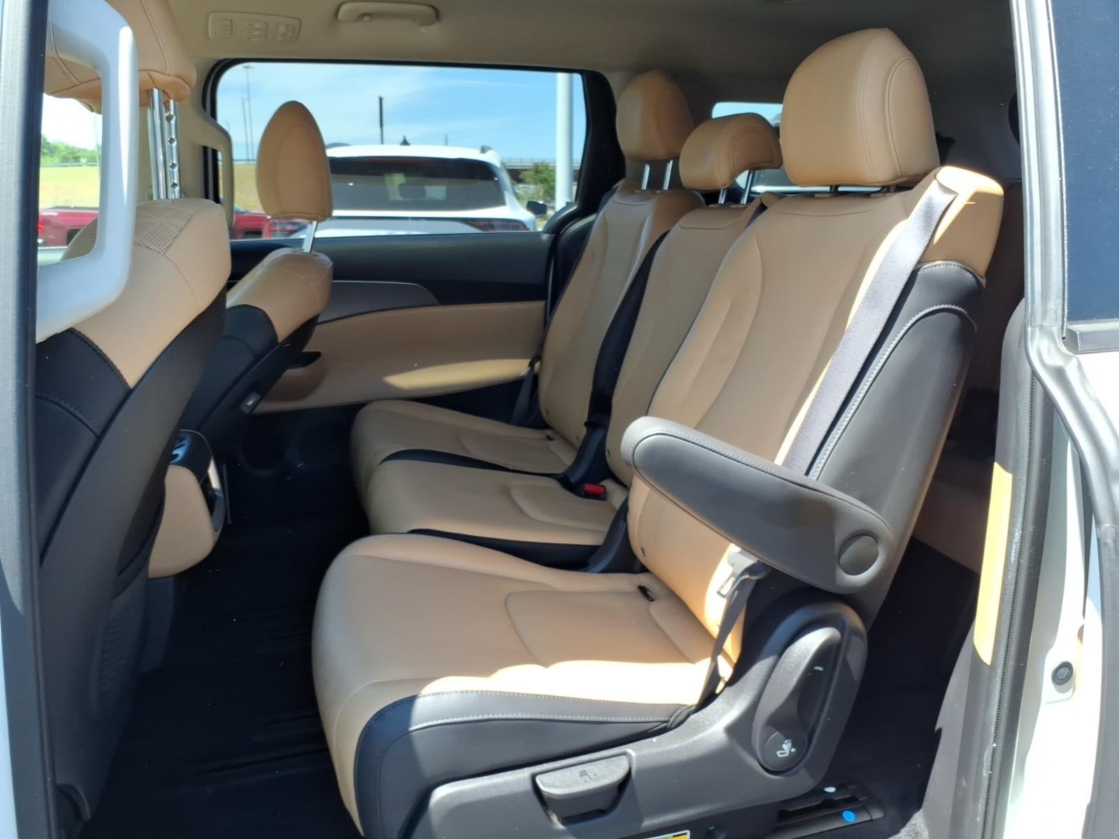 2023 Kia Carnival LX Seat Package