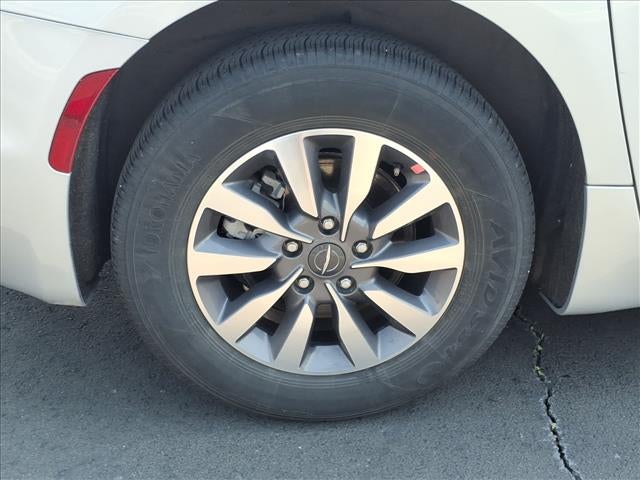 2024 Chrysler Pacifica Hybrid Select