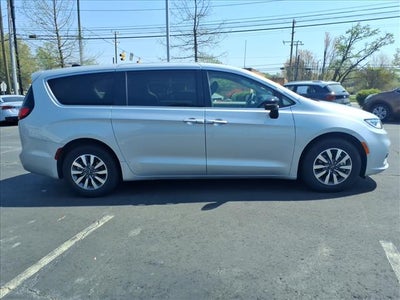 2024 Chrysler Pacifica Hybrid Select