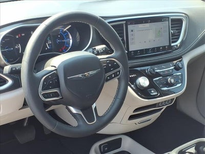 2024 Chrysler Pacifica Hybrid Select